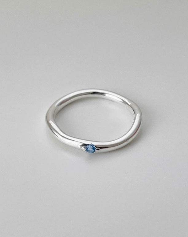 Thin Band with One Zirconia silver rings